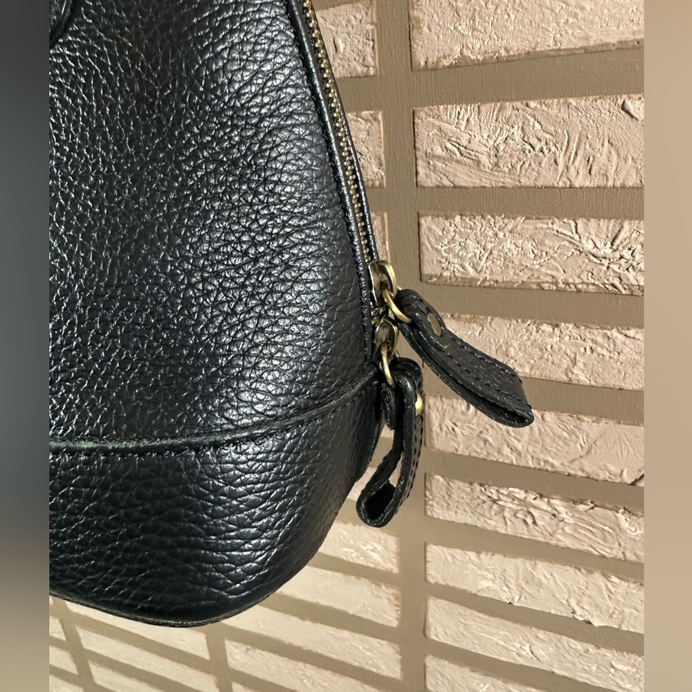 Black Leather Zip Up Purse - Picture 7 of 10